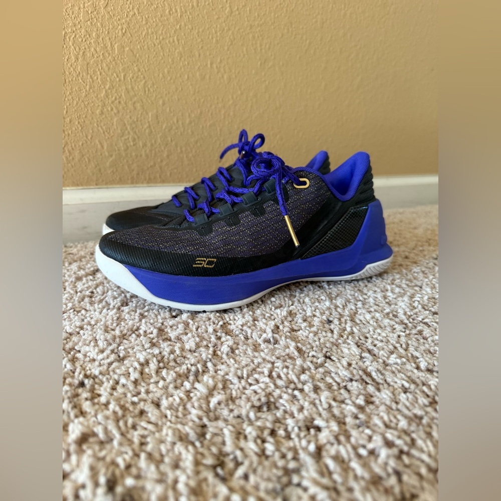5.5 Y Under Armour Curry 3 Basketball Shoes